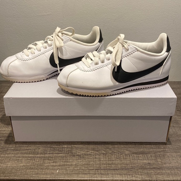Nike Cortez shoes - Picture 1 of 4